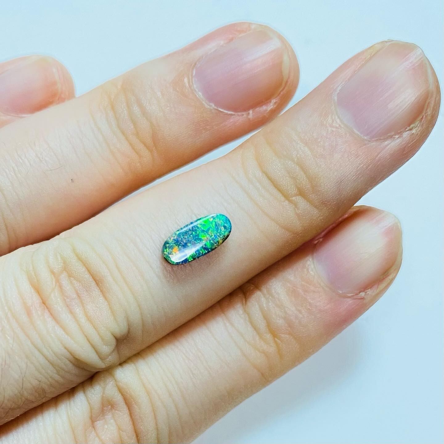 印象派画家の散歩する小川 ボルダーオパール