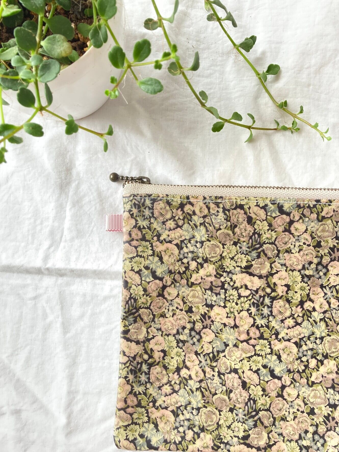 【新商品】LIBERTYリバティ ビニールコーティングポーチ 化粧ポーチ 小物入れ