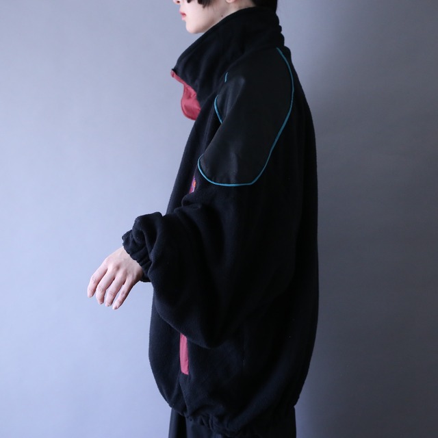 good coloring and gimmick design over silhouette fleece jacket