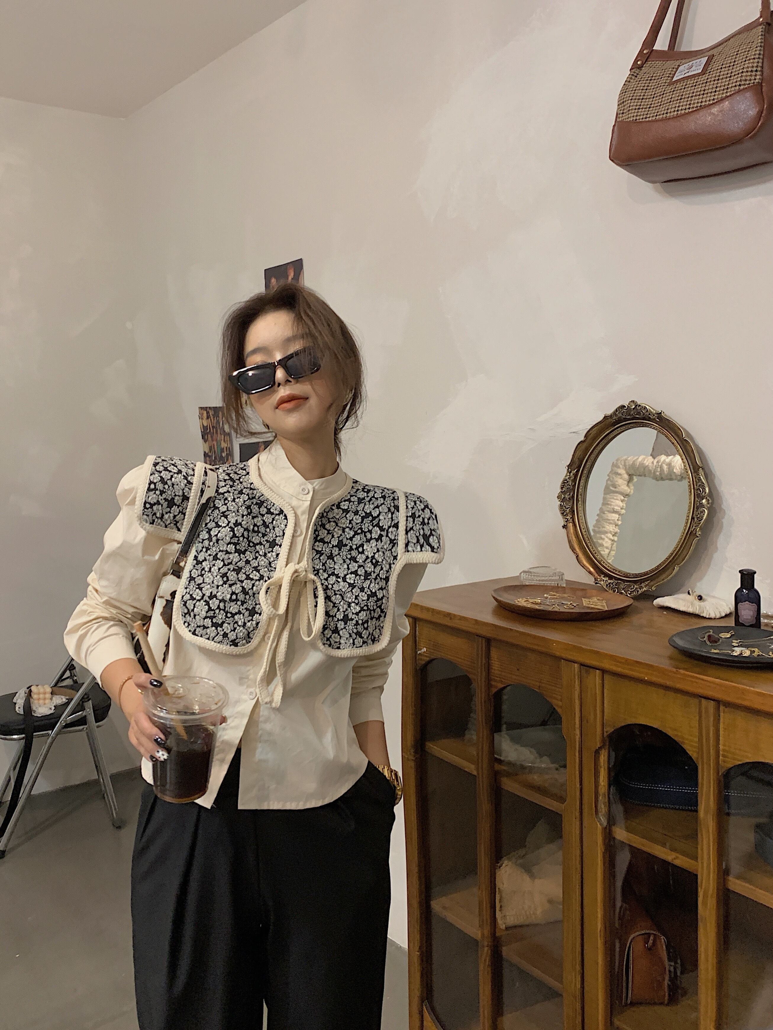 スタイルレトロショールシャツ女性秋ニュー香港フレーバールーズシャツデザインニッチ長袖シャツ ブラックストロベリース7945453459