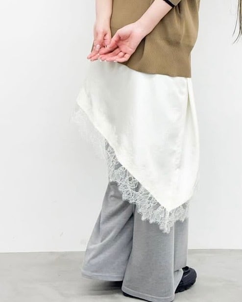CLOCHE】サテン風アシンメトリーレースキャミソール 61285711 | Posie