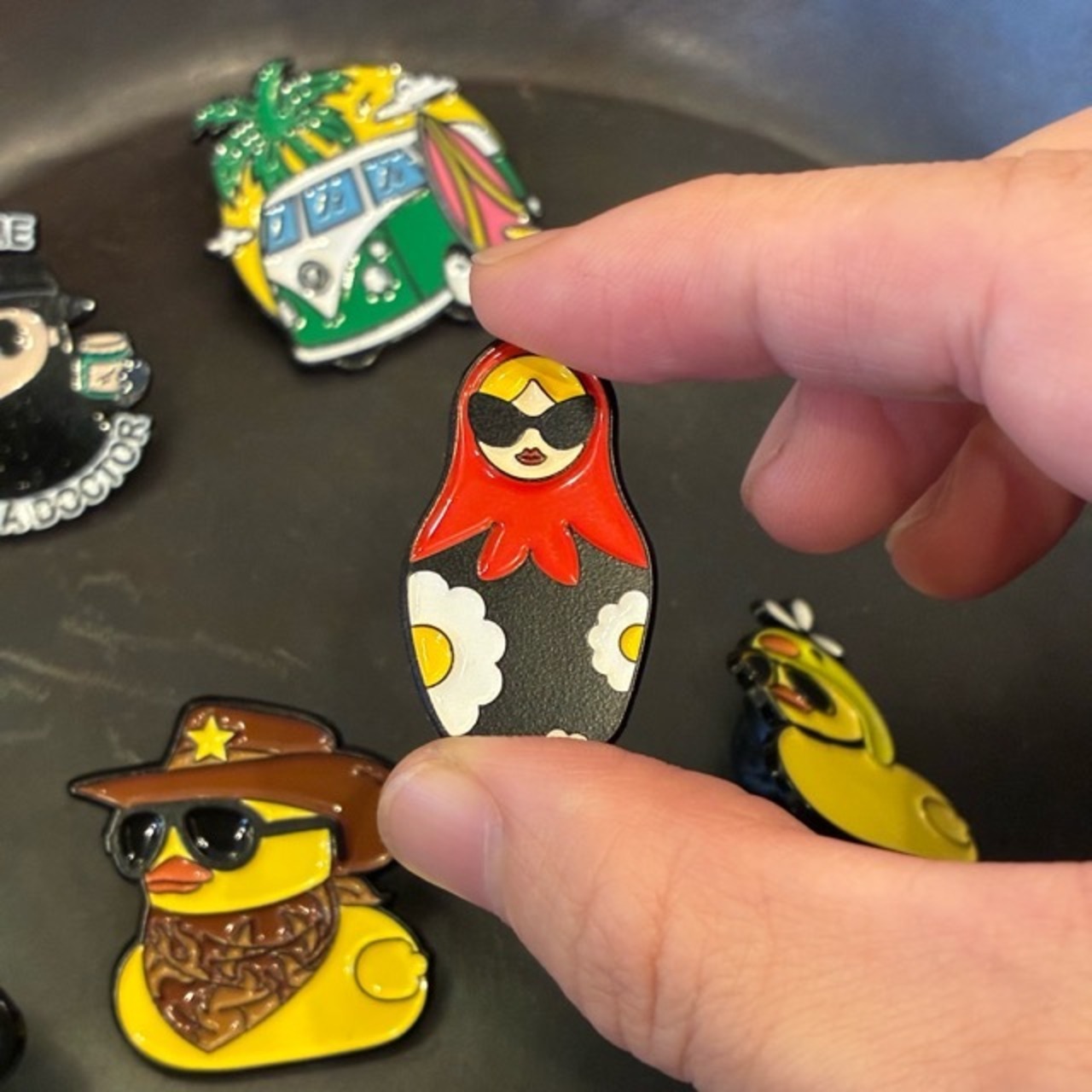 TOPANGA Jewelry Pin Brooch Matryoshka sunglasses　ピンブローチ　サングラスマトリョーシカ　帽子　ジャケット　バッグ　ギフト　プレゼント