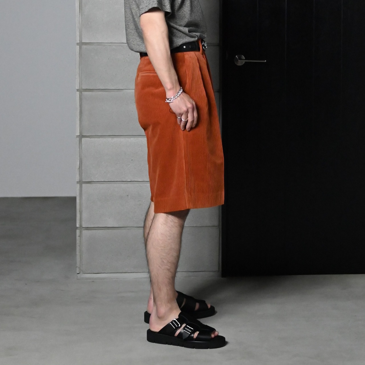 INTERIM / WIDE COTTON SUMMER CORDUROY DEADSTOCK FABRIC ２TUCK BUTTON SHORTS