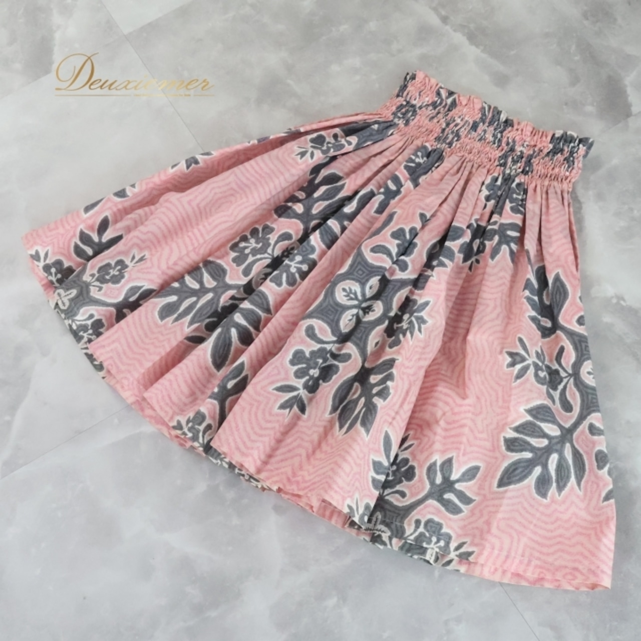 フラダンス 衣装 パウスカート ピンク系 ハワイアンプリント ハワイアン アロハ フラ ダンス レッスン 練習 華やか 鮮やか かわいい おしゃれ シングル スカート フレア 軽やか ふんわり 淡色 グレイ系 ホワイト系 ピンク 灰色 白 フラダンス衣装 ハワイアンスタイル かわいいスカート 練習用 衣装スカート おしゃれ服 女性用ダンススカート 軽やかなデザイン パウスカートピンク ハワイアンデザイン フリルスカート シンプルスタイル ダンスレッスン着