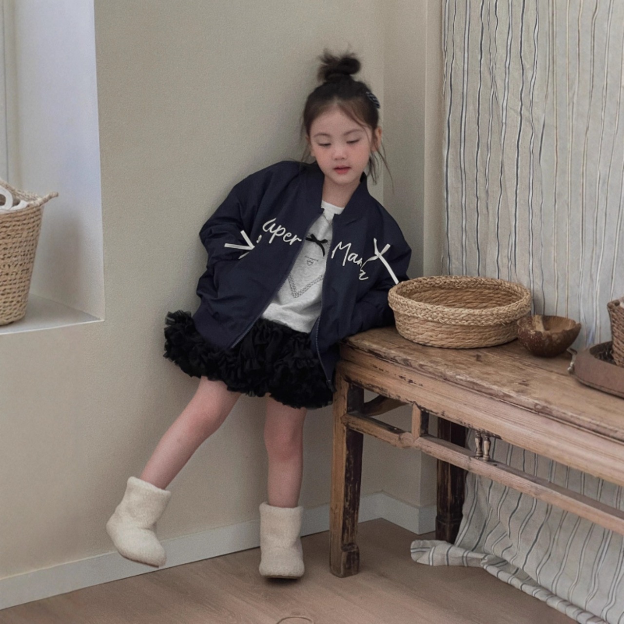 秋手描き英字柄リボンデザインジャケット