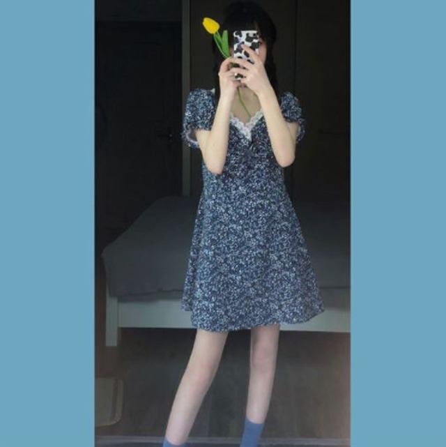 レトロ風 ワンピース 半袖 春夏 かわいい Aライン フレア ワンピドレス ショート ショート丈 膝上 Vネック フリルカラー スリム 細身 Aライン レース 青 ブルー 大人カラー 春カラー S M L ジャスト かわいい 大人可愛い きれいめ 大人 上品 おしゃれ かっこいい レトロ スタイリッシュ 小花柄 韓国 韓国系 オルチャン 楽ちん モテ 美脚 普段使い トレンド こなれ感 キュート ガーリー クール 主役級 OL 学生 通学 デート お出かけ 女子会 休日 パーティー イベント