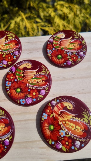 ウクライナ伝統絵画 ペトリキウカ塗り 木製ブローチ（ティモシェンコ作）