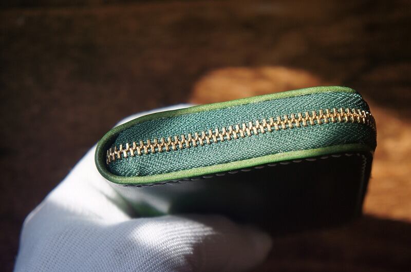 ルガトショルダーのミニラウンドファスナー【パロットグリーン
