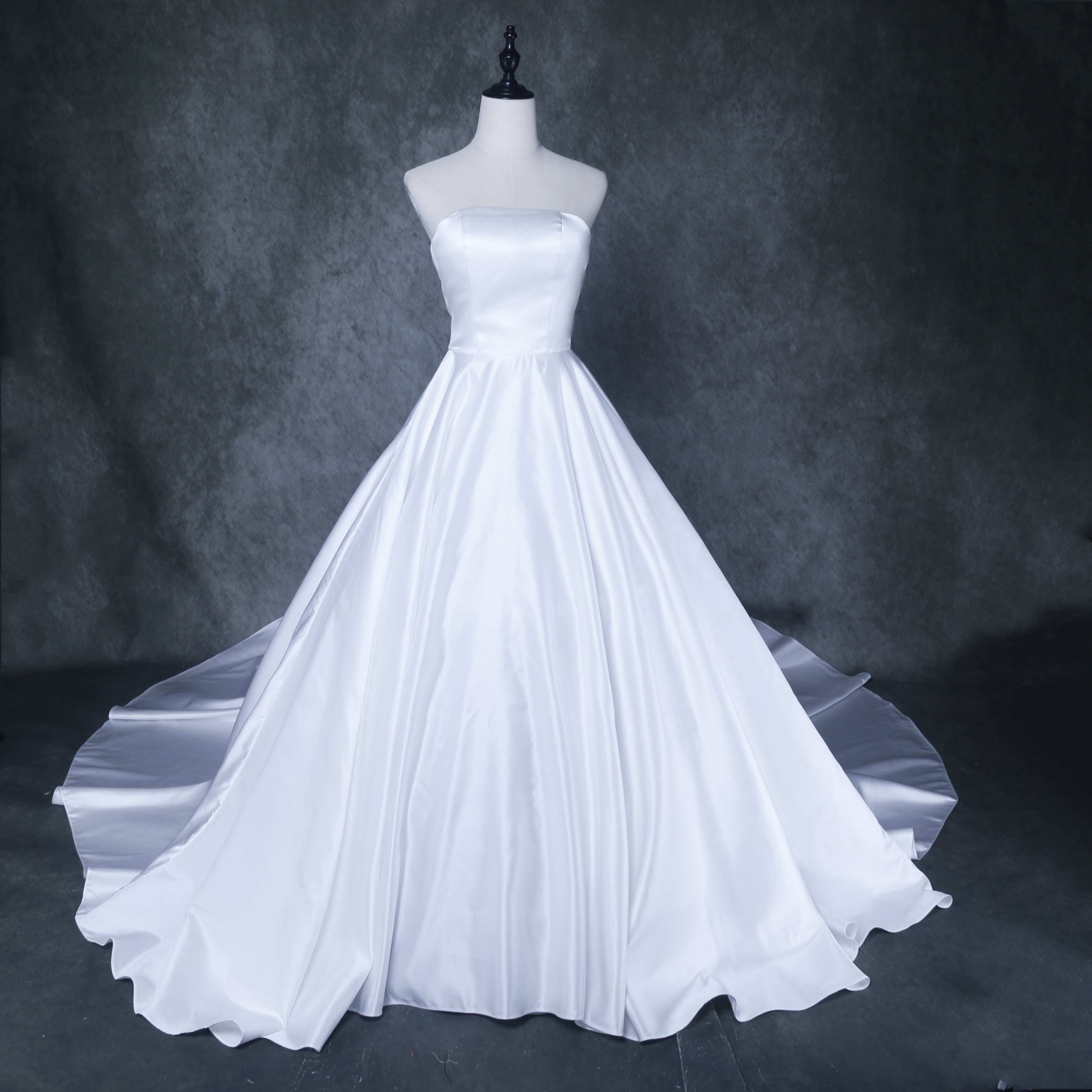 高品質！ ホワイト ベアトップ くるみボタン.ウエディングドレス