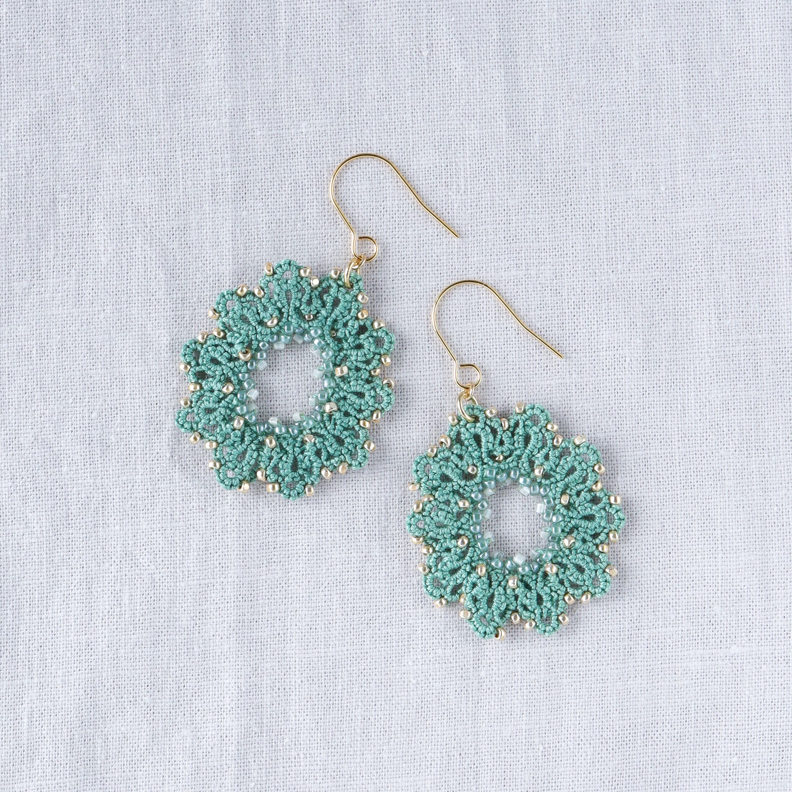 タティングレースとビーズのピアス Ring＜リング＞ Jade Green ※イヤリングに変更可