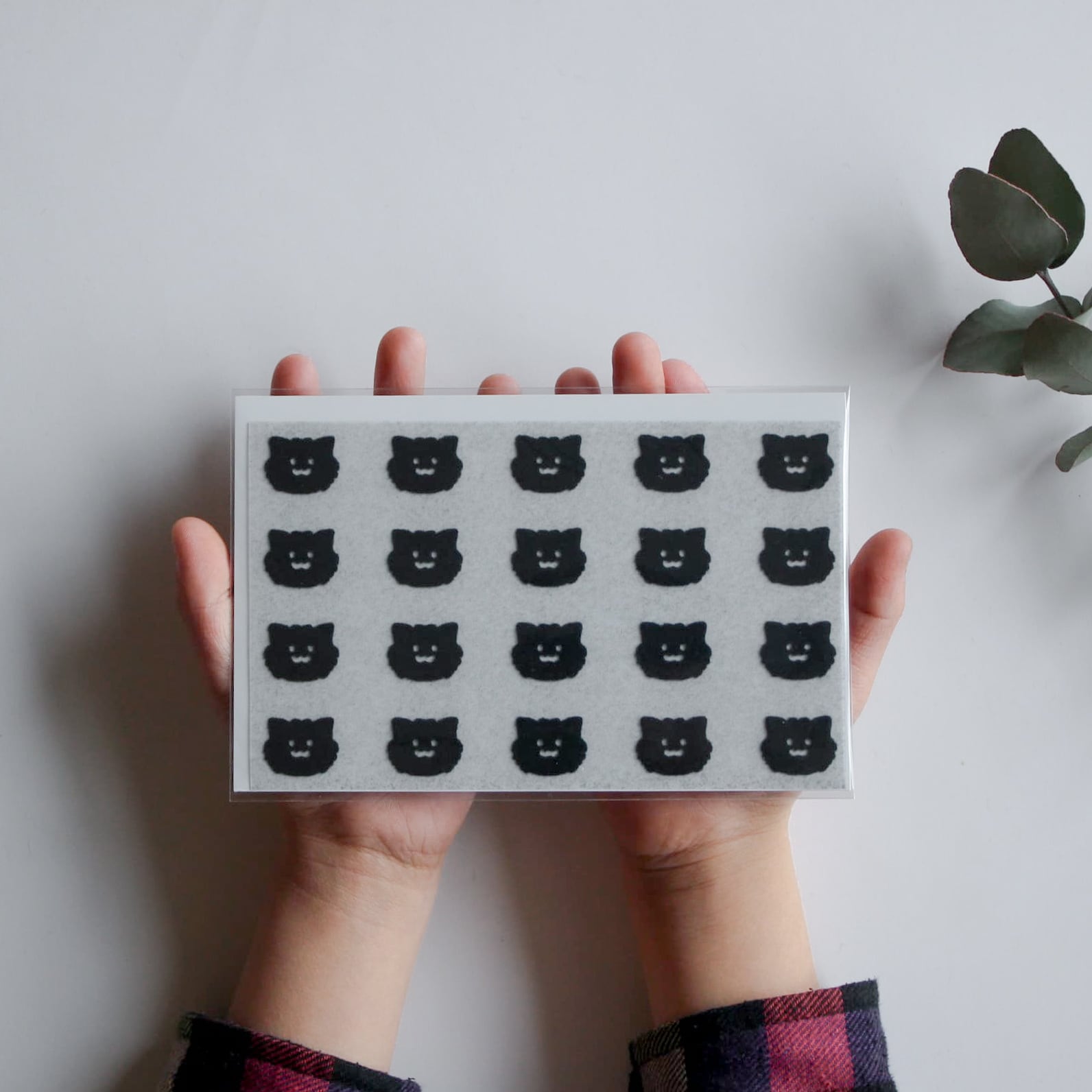 ねこの小さなイラスト20点set-ちょっといいベルベット調のアイロンシート-