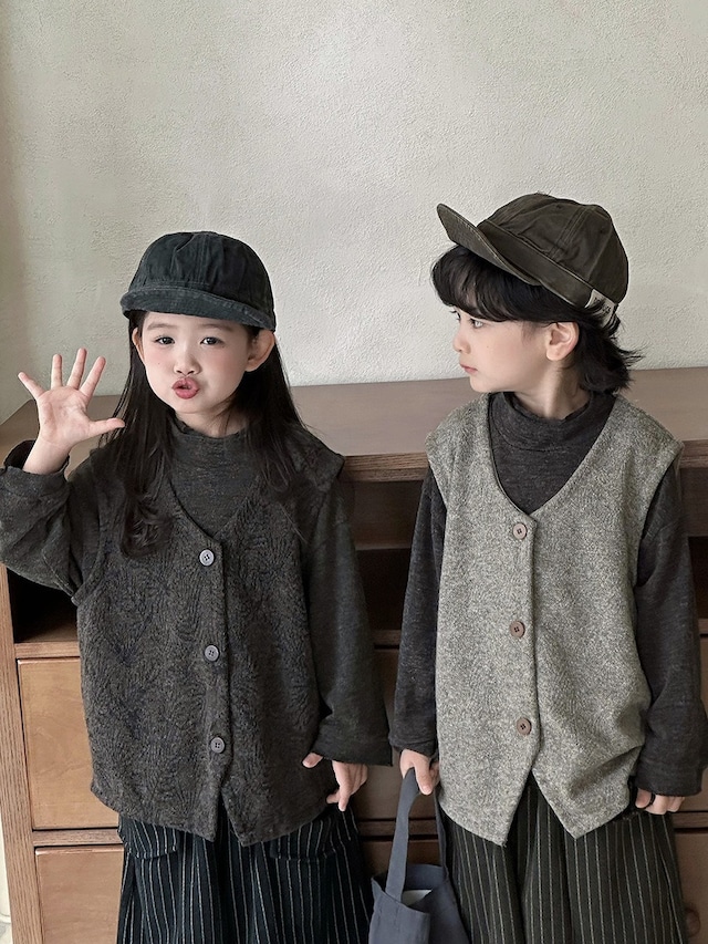 ボタンニットベスト（2色展開）JIAY｜トップス カーディガン｜小学生 ジュニア対応｜通学 普段着｜韓国子供服｜男の子 女の子｜80-140cm｜2026秋服 ［取寄］