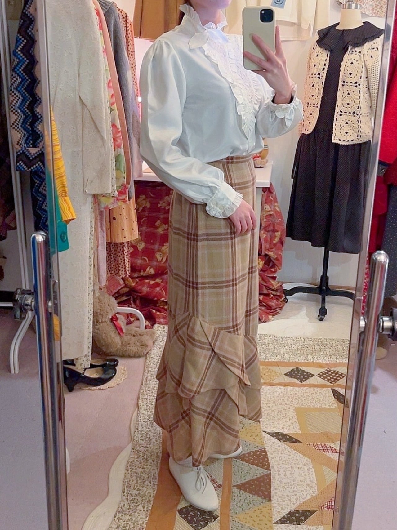 triangle frill mini scarf white blouse