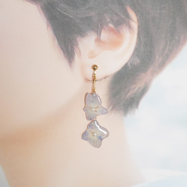 押し花 紫陽花のアシンメトリーイヤリング E 298s ピアス変更可能 Schaf Handmade Web Shop