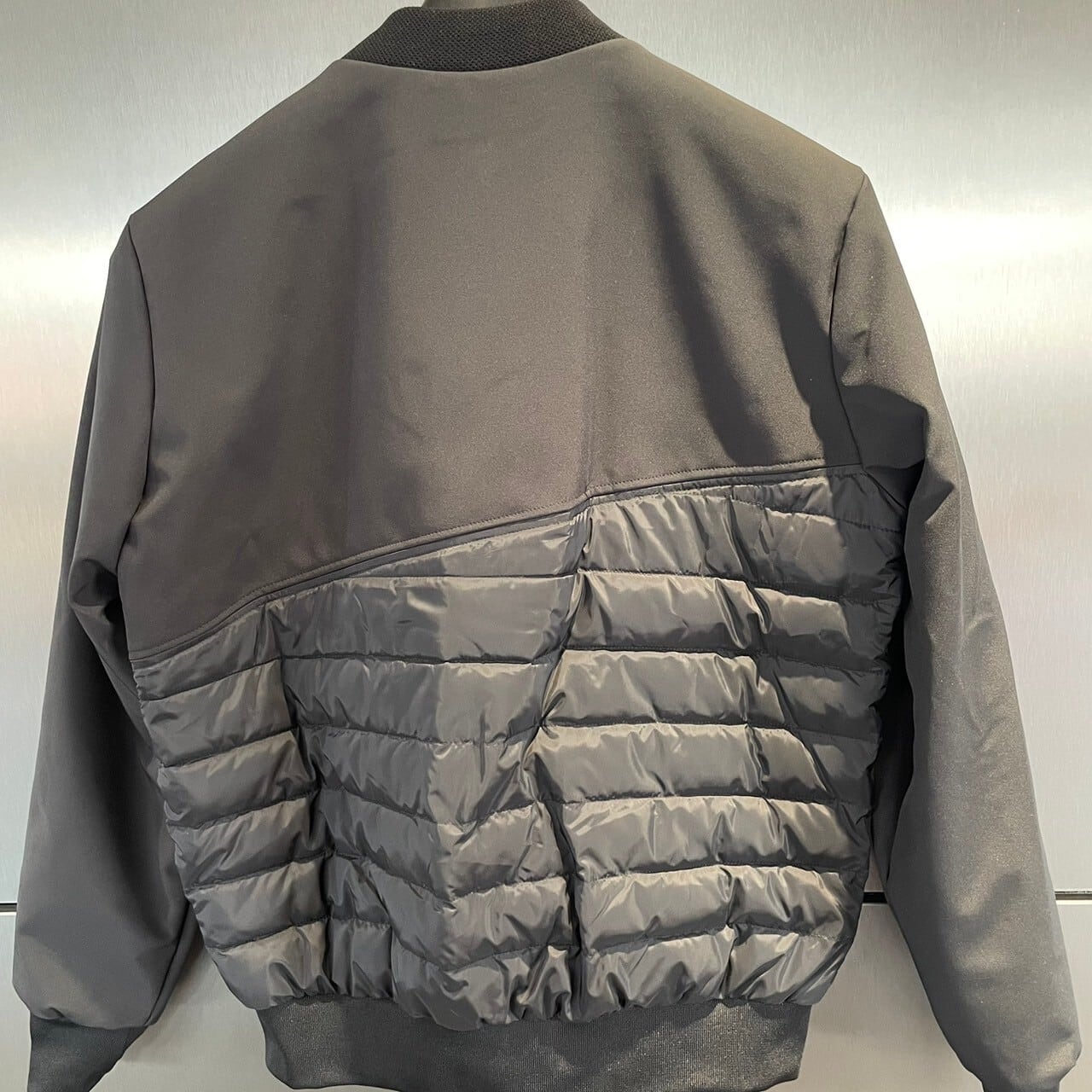 DUCATI×RefrigiWearフード付きジャケット Mサイズ DUCATI×RefrigiWearフード付きジャケット Mサイズ オンライン