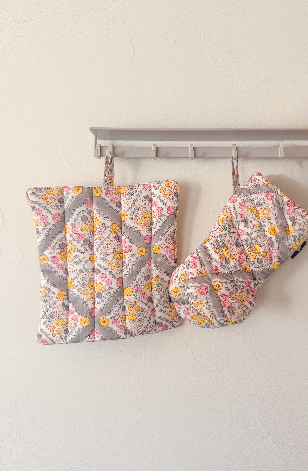 母の日&引越しのお祝いに｜キッチンミトン＆マットセット〈FLOWER〉