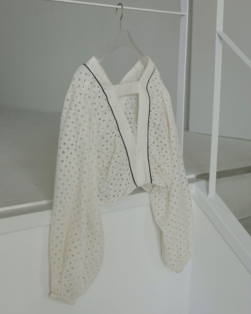 anuke 】Volume Cutwork Blouse | valance 福井｜レディース セレクト
