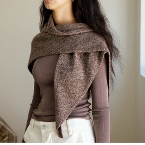 Triangle Shape Knit Scarf”  T3693