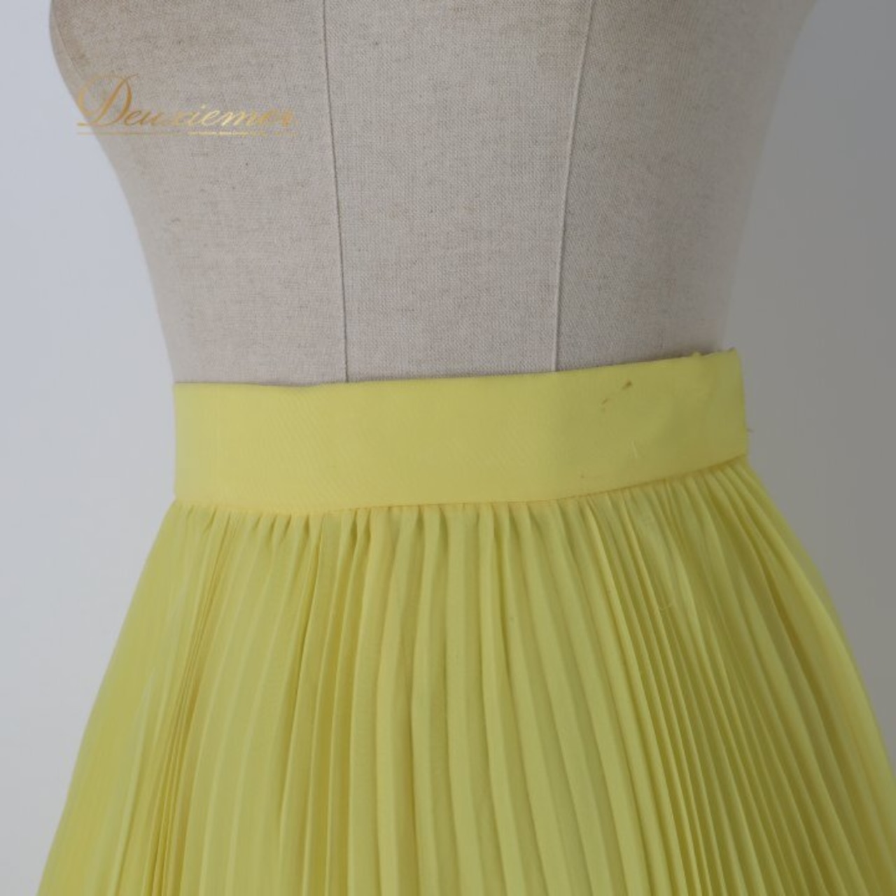 社交ダンス 衣装 スカート イエロー系 チャコット Chacott 日本製 無地 シンプル 黄 プリーツスカート ダンス衣装 レディース レッスンウェア 練習着 華やか 明るい かわいい おしゃれ 上品 軽やか 透け感 プリーツスカート ロングスカート ダンス スカート パステル イエロー系 ライムイエロー系 ウエストゴム サイドファスナー 裏地なし 透け感 ふんわり フレア シンプルデザイン 無地 韓国風 きれいめ 大人かわいい 発表会 レッスン 練習着 フラメンコ風 スタンダード タンゴ ドレス