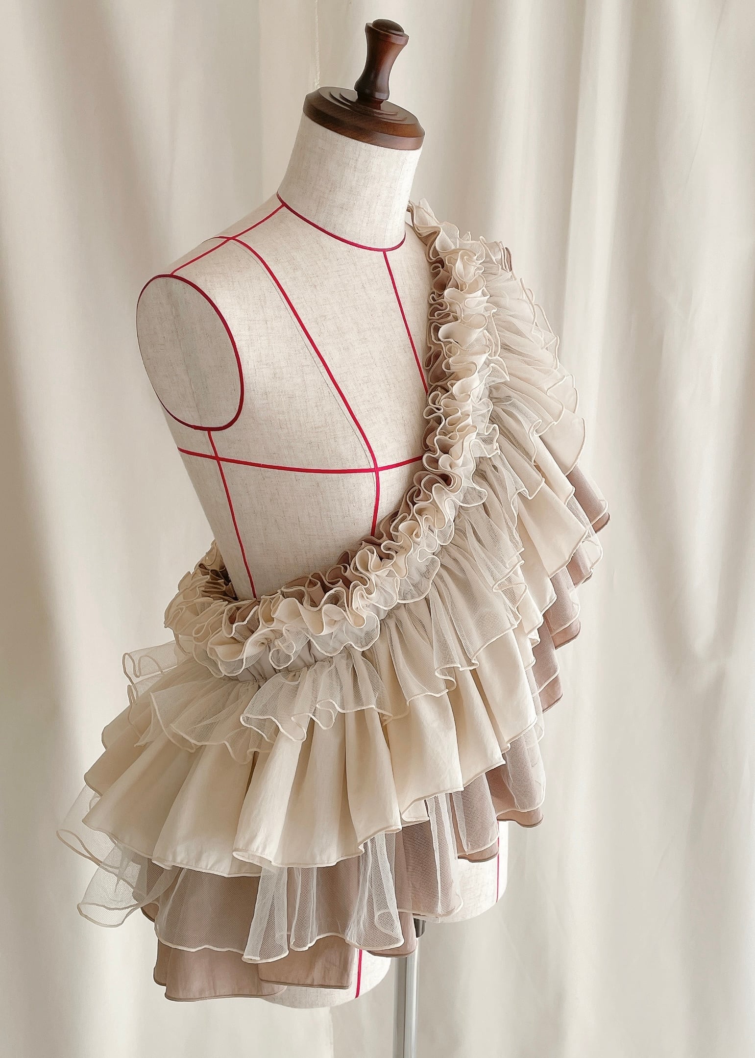 DŌRA MÖRA | Versatile Ruffled Bag - LATTE BEIGE | ORIENT MILLINERY