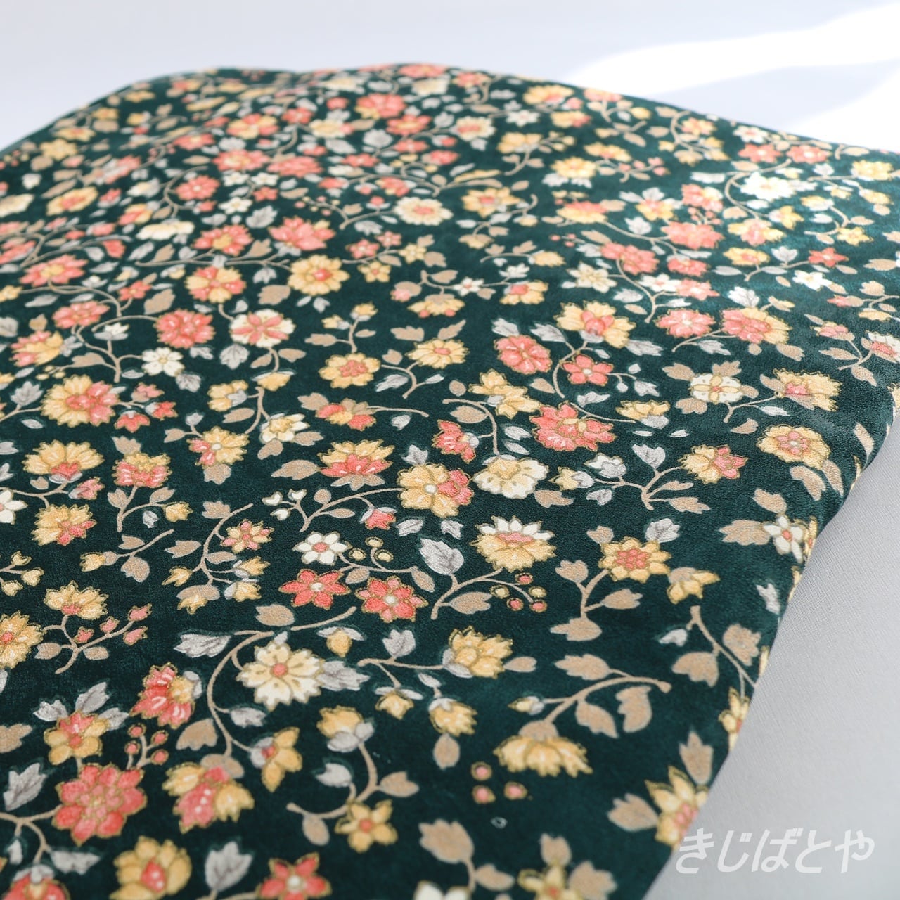 正絹 蒼黒に小花の総柄小紋 袷 | きじばとや 正絹 蒼黒に小花の総柄小紋 袷 | きじばとや