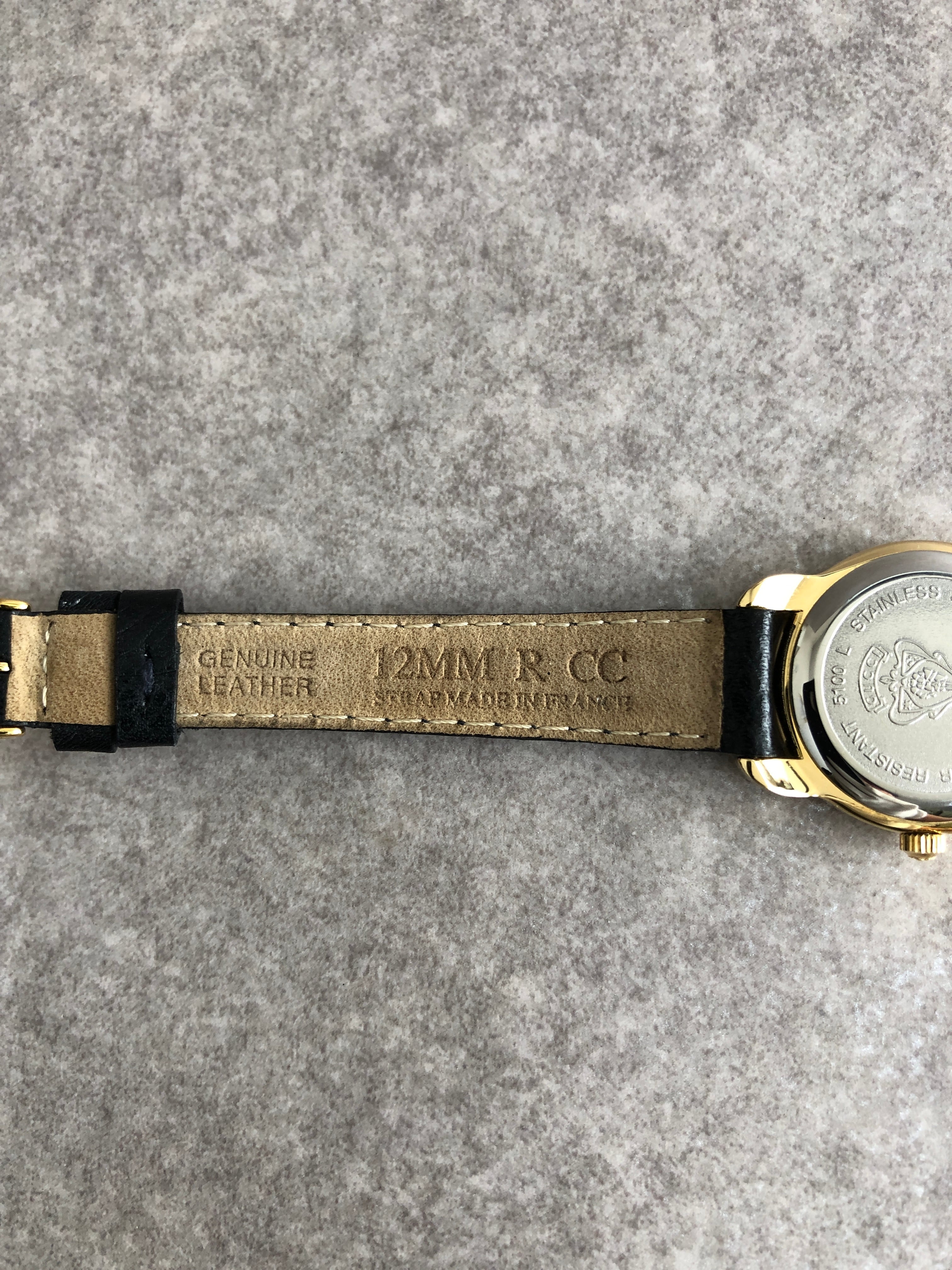 GUCCI グッチ 腕時計 ブラック×ゴールド ローマ文字 5100L レザー