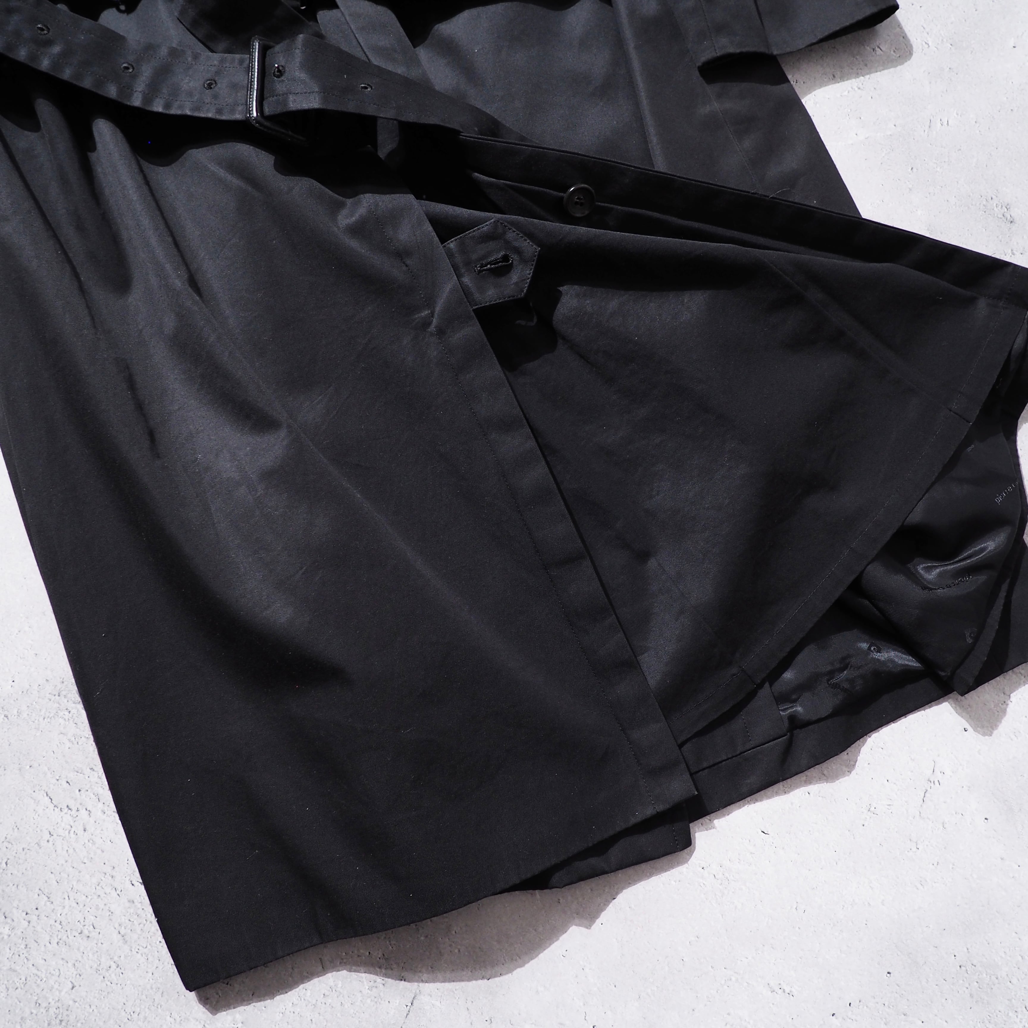 完品 ” Old Pierre cardin ” Beautiful silhouett Black mode vintage trench coat