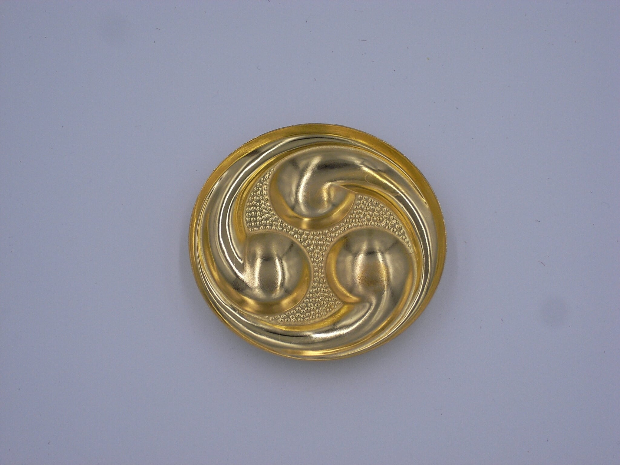 プレス神輿金具 巴1寸8分（真鍮製） | 岡田屋布施