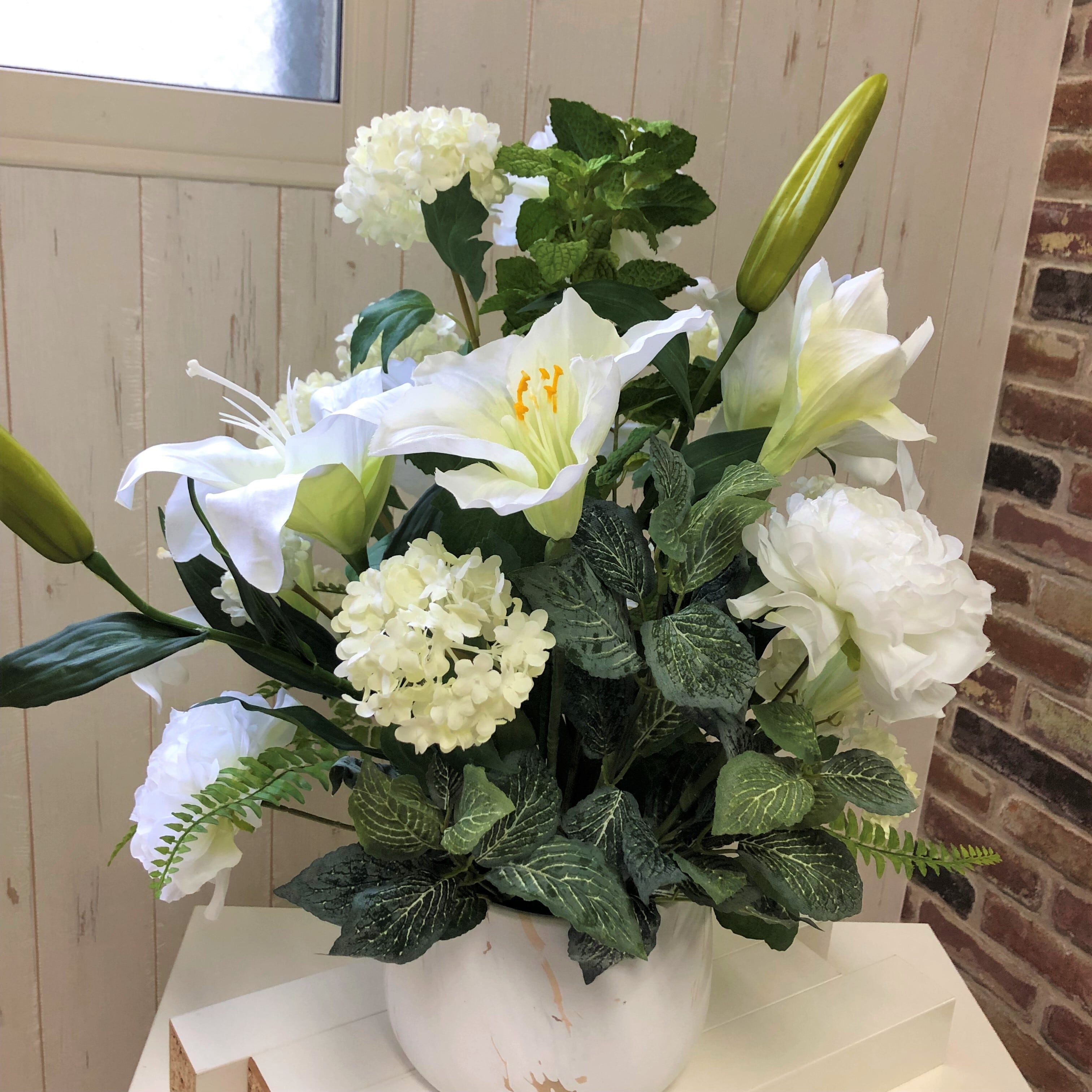 ホワイトカサブランカ・アマリリスラウンドアレンジ | Flower Art Shop
