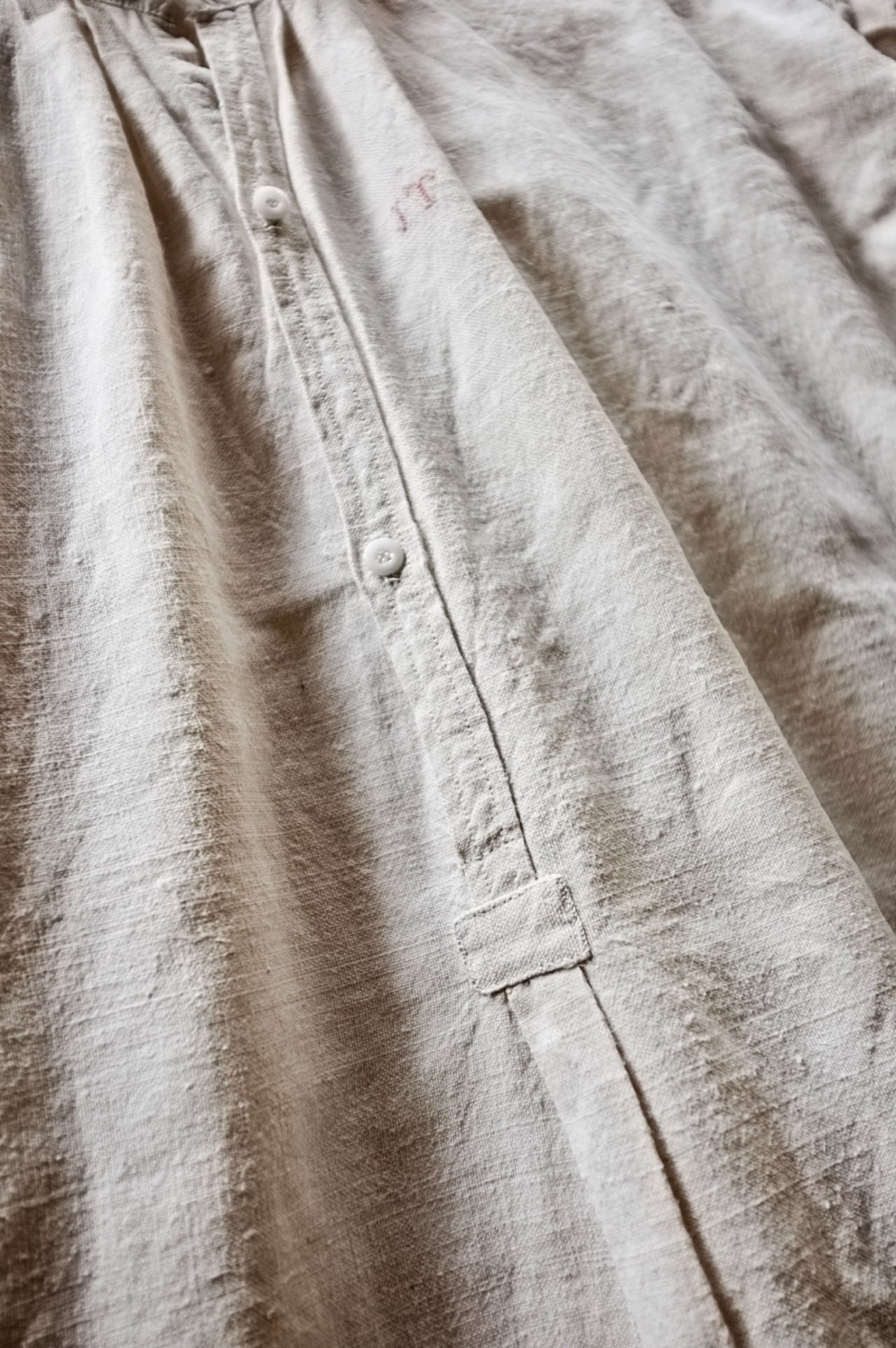 1900s フランス 清貧の画家へ 手織りシャンブルリネンによるグランパシャツ アンティーク