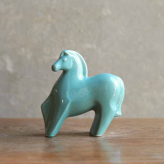 グリーンが美しい、磁器の馬 3