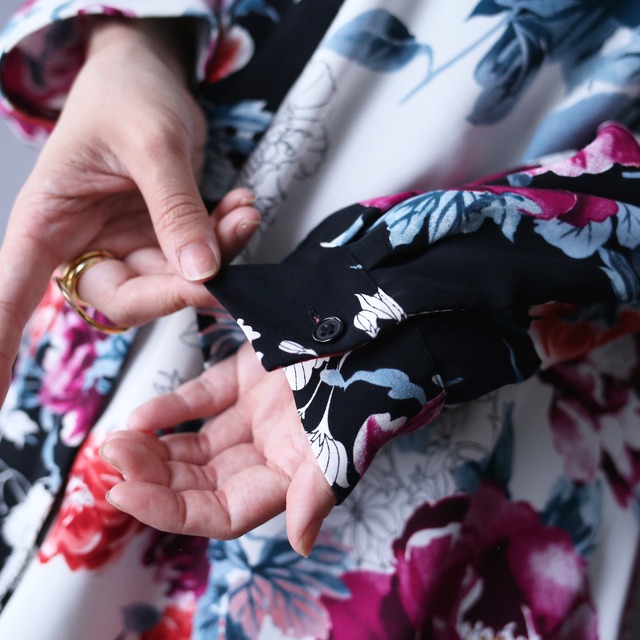 "CHICO'S" black×white switching beautiful flower pattern over silhouette shirt