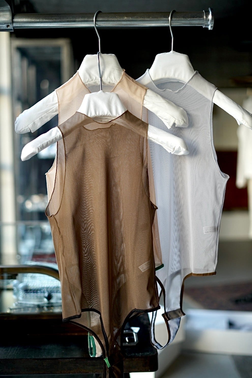 thenime ✖️OVERNEATH ホワイト タンクトップ OVERNEATH+THENIME 別注 GARTET TANK 072 RIB：タンクトップ（Tシャツ