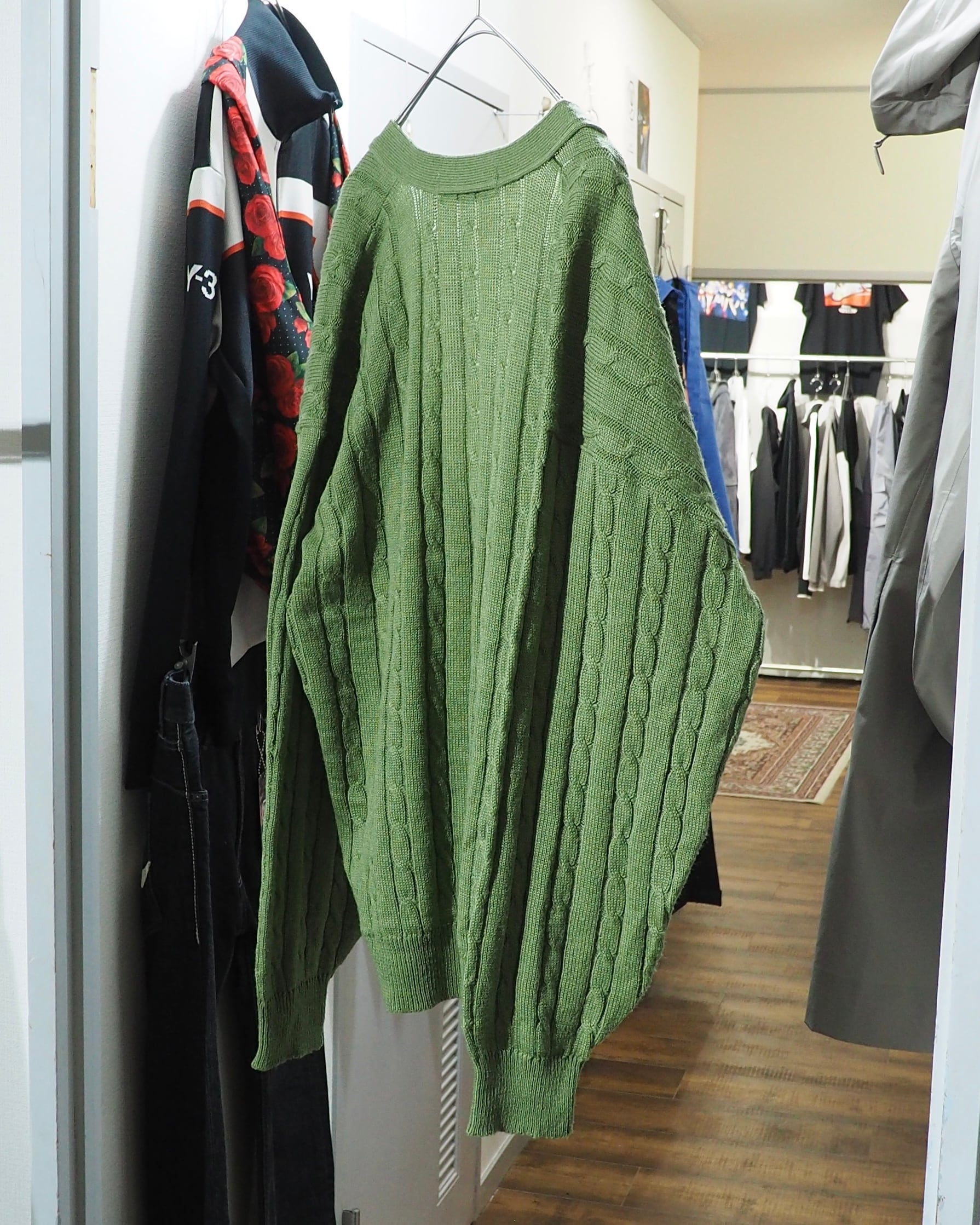 1990s ” VONANZA ” Beautiful Light green Color vintage loose knit Cardigan