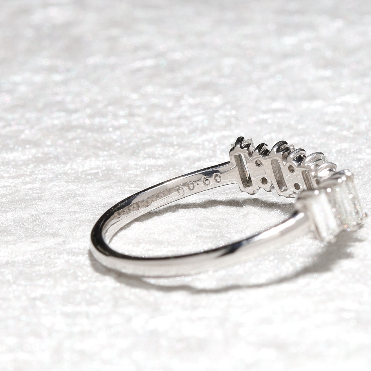 バゲットカット V字 ダイヤモンドリング pt900 / 0.600ct