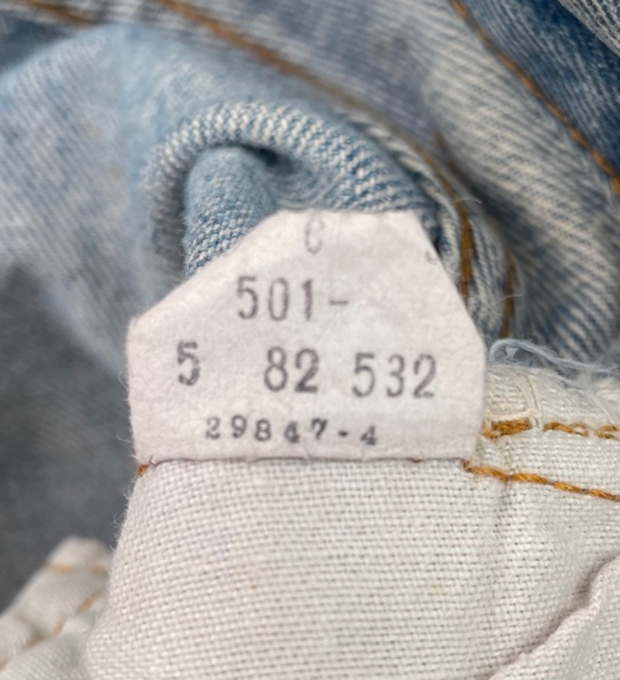 M-209  リーバイス Levis501レギュラー古着 1982年代初期　米国製刻印532　  W70cm(ぐるり） 股下 66cm
