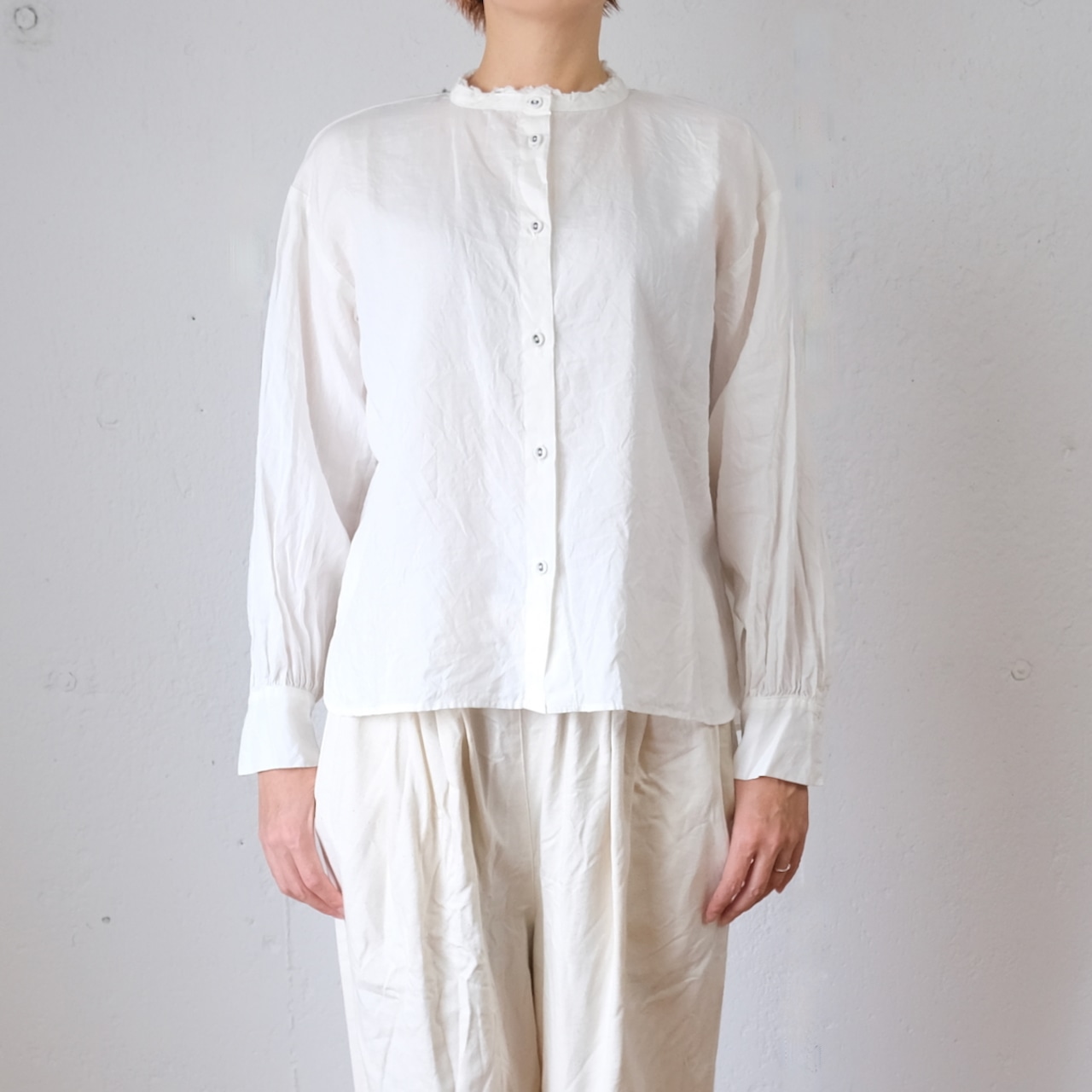 Gauze# (ガーゼ) ラミーシルク タイニーフリルカラー ブラウス:ブラック