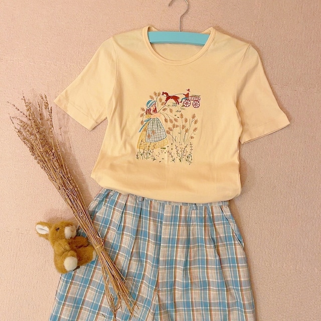 farm girl embroidery cream T-shirt