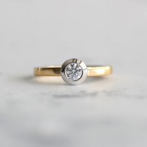 【婚約指輪】ラウンドフレーム_フクリン_Pt900×K18YG