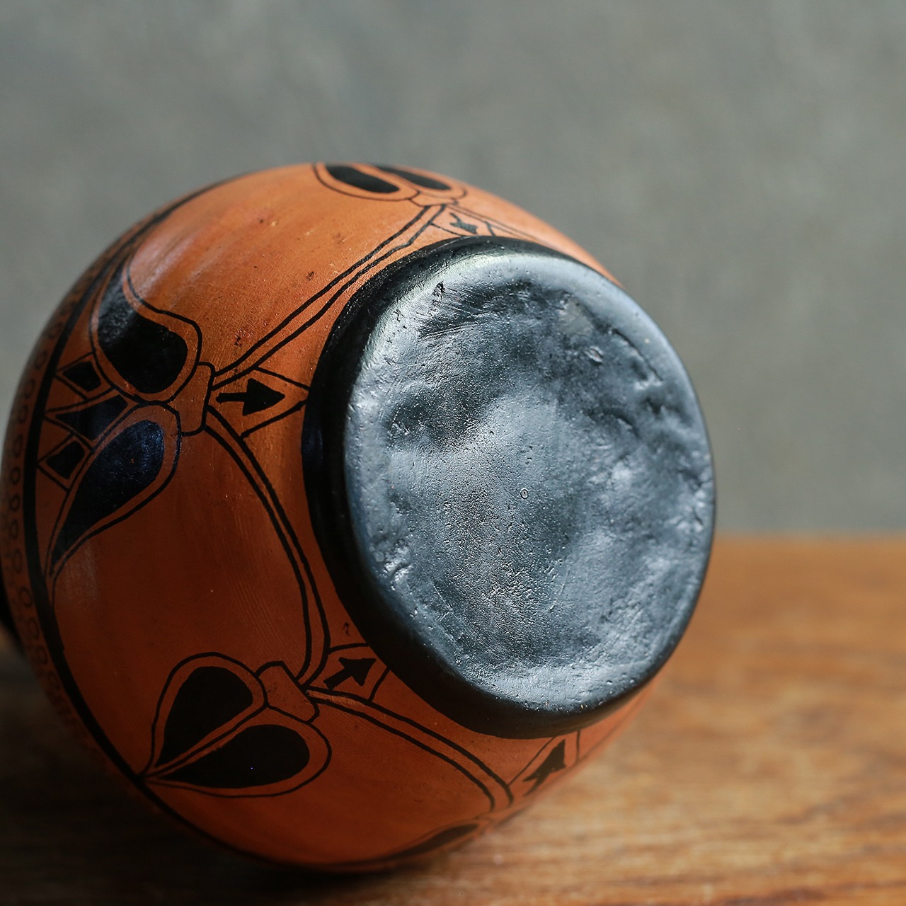 ギリシャからやってきた、個性的なフラワーベース 13