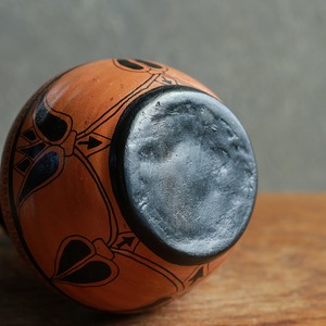 ギリシャからやってきた、個性的なフラワーベース 13