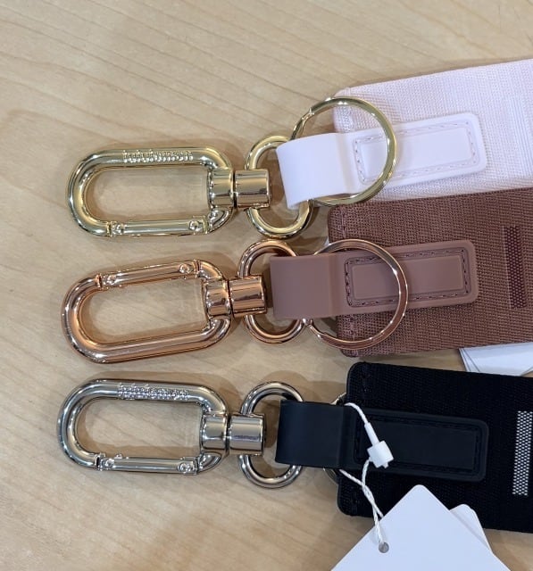 lululemon】ルルレモン Never Lost Keychain カラビナ付き キー