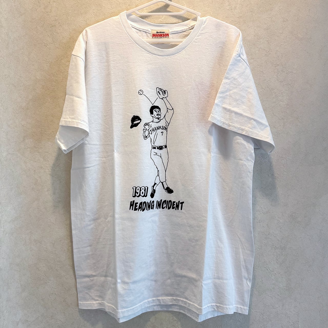 JHANKSON】U.N.O=うーやんヘディング Tシャツ（ホワイト） | BALLPARK CITY