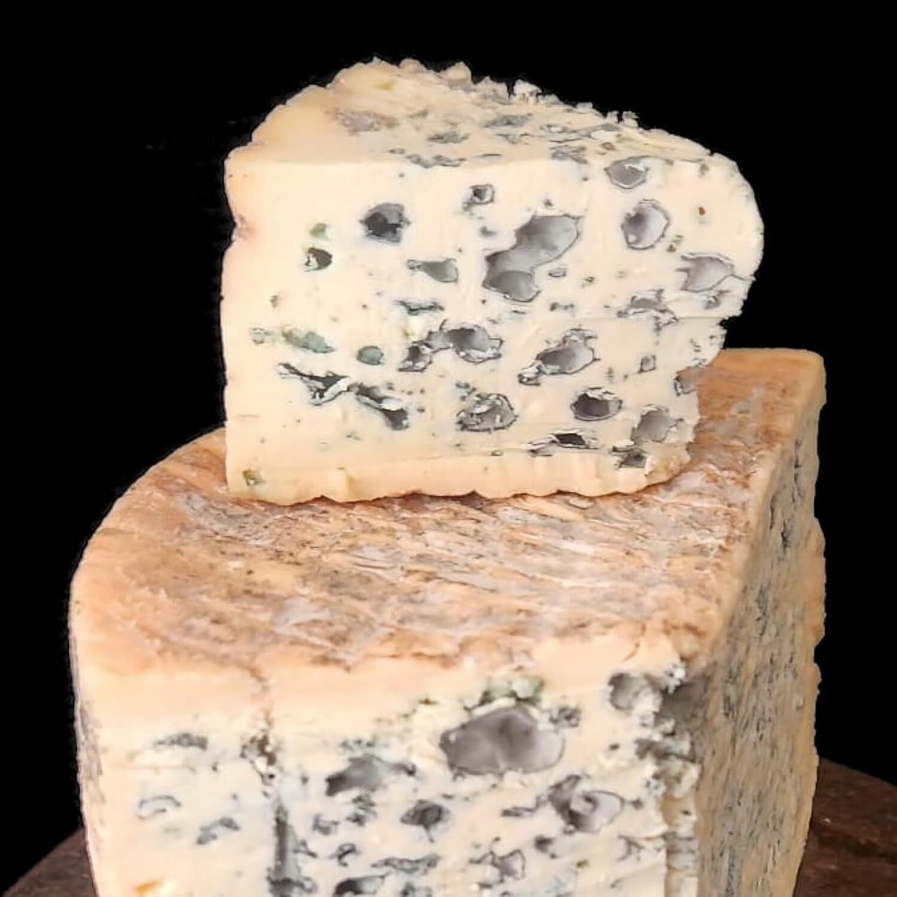 フランス産 グラスフェッド ブルー・ドーヴェルニュ AOP 400g｜フレッシュカット ブルーチーズ Bleu d’Auvergne AOP 400g – Grassfed French Blue Cheese | Fresh Cut