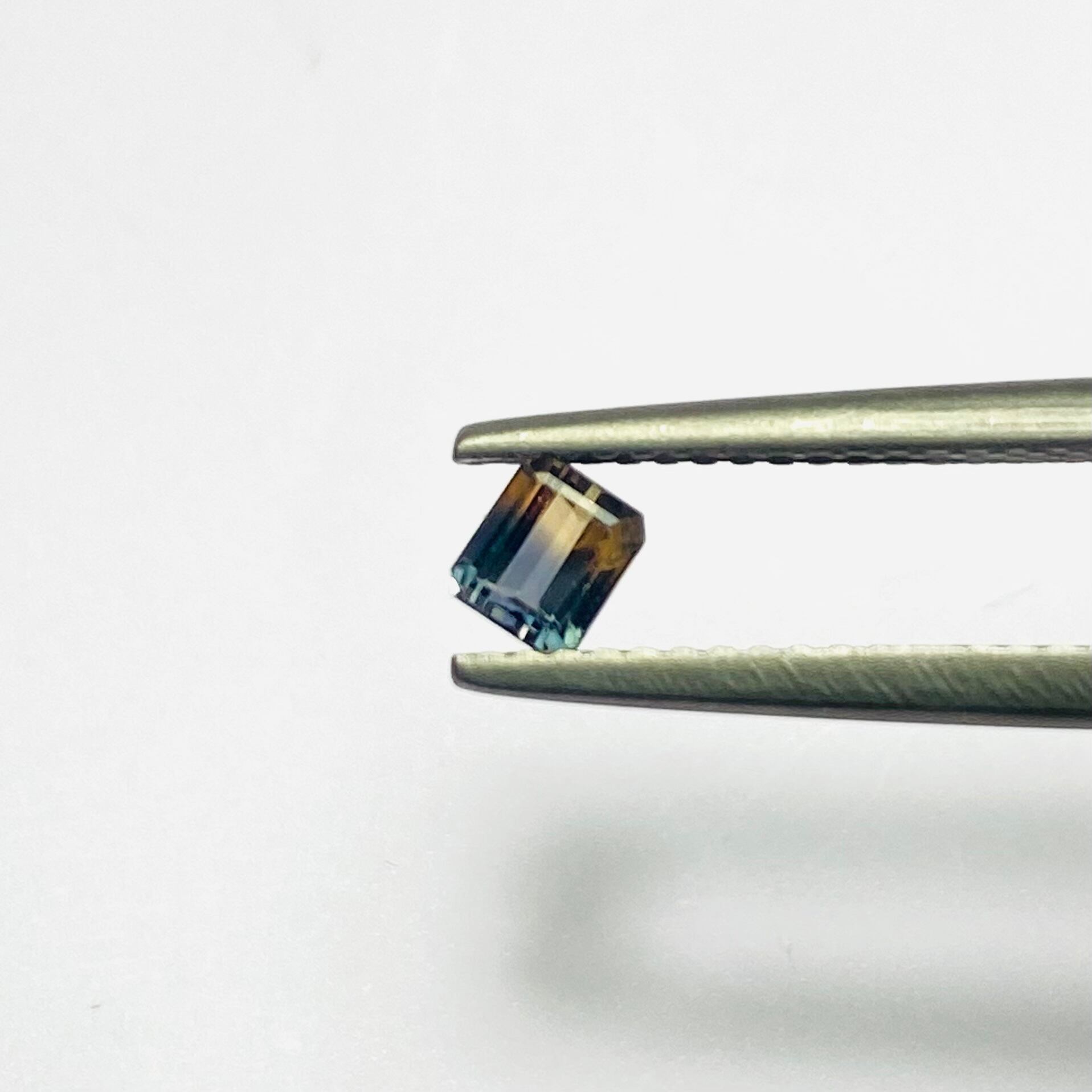 朝焼け?夕焼け?バイカラーサファイア