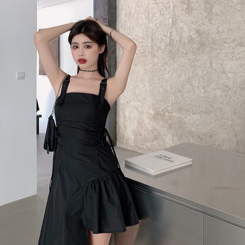 黒の不規則なサスペンダープリンセスドレス女性の夏のプリーツショートスカートリトルブラックドレス2020新しい気質スカート ブラックストロベリース32224662048