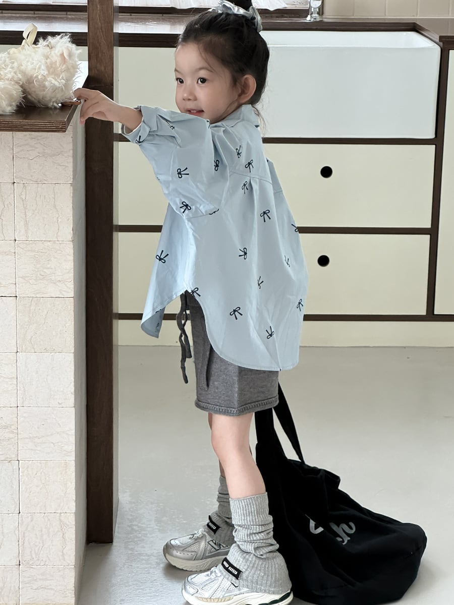 リボンプリントシャツ