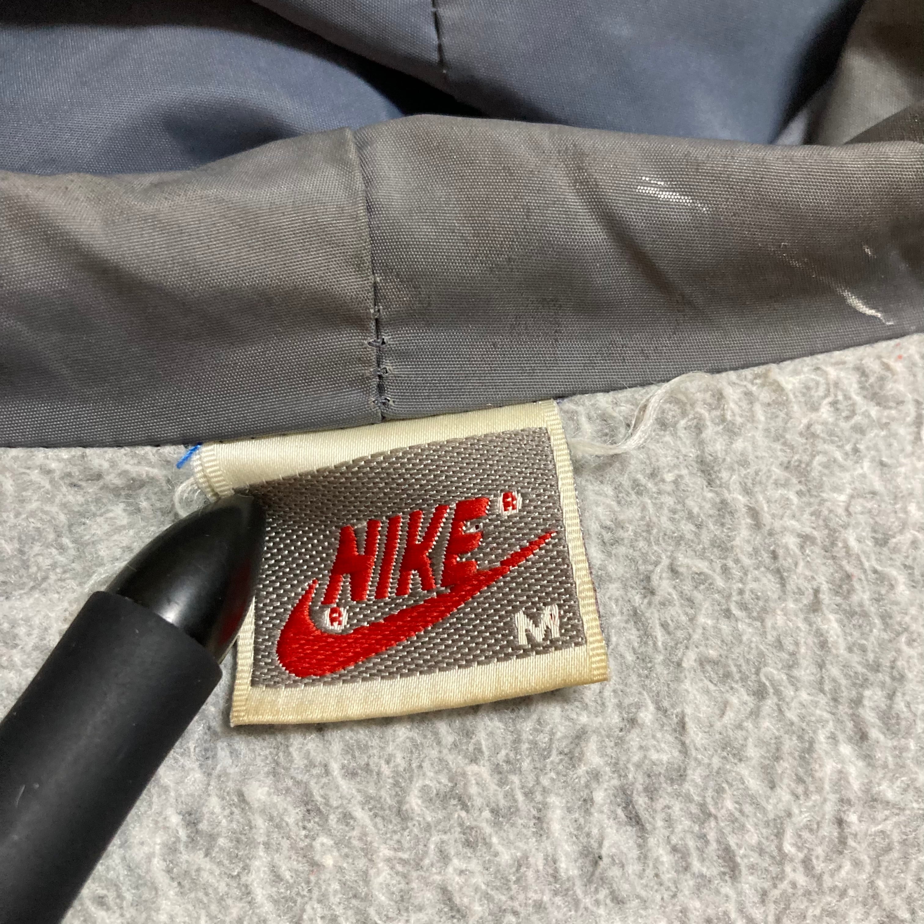 【NIKE】90s Nylon Hoodie L相当 USA規格 ナイキ 銀タグ 切替 ナイロンパーカー 刺繍ロゴ 胸ロゴ ワンポイントロゴ  SWOOSH アウター アメリカ USA 古着