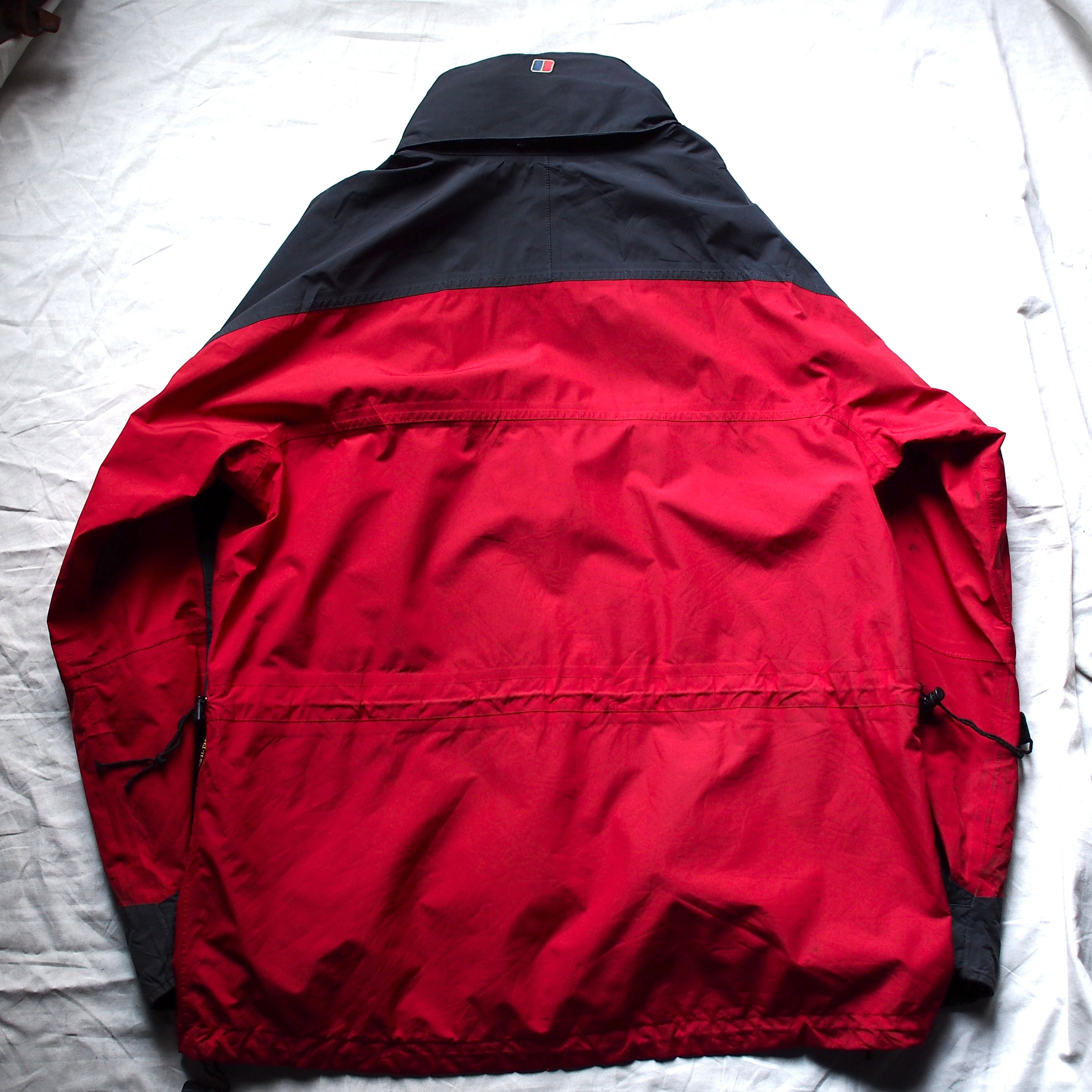Oasis! UK Berghaus GORE-TEX Shell Jacket 英国 バーグハウス Oasis! UK Berghaus GORE-TEX Shell Jacket 英国 バーグハウス
