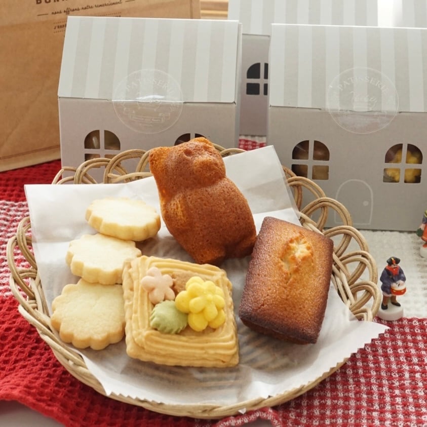 お花のリースクッキー　ミニチュアスイーツ　ミニチュアクッキー お花のクッキーリース（サイズS） | べべナチュール